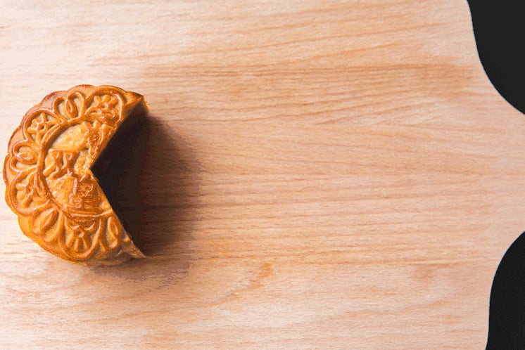 6 Best Mooncake Fairs in Singapore (2024): Mooncake Price List, Promos, and More